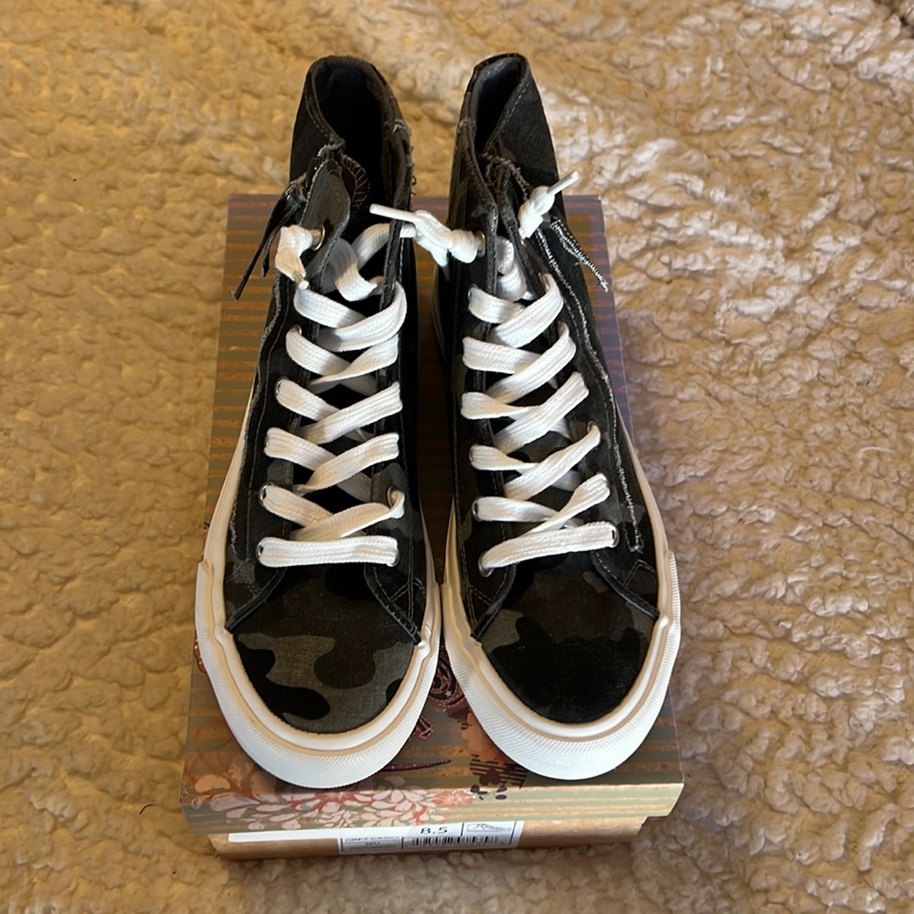 Very G high top camo sneakers